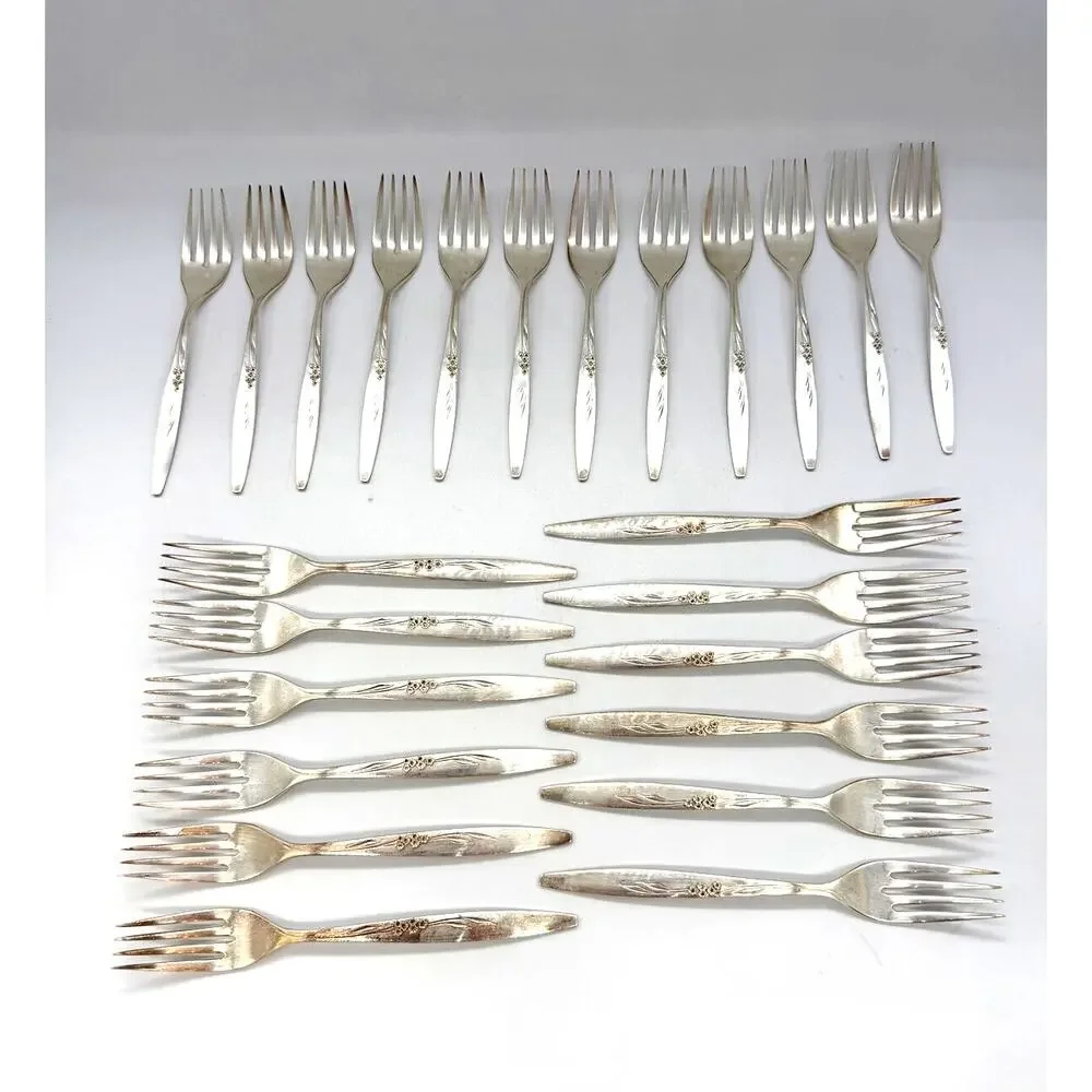 Oneida Community Silver Plate Enchantment Gentle Rose Set of 83 Pieces Flatware